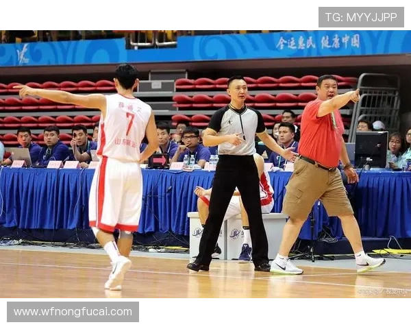 全国锦标赛回顾：成都篮球队展现出色耐力与团队精神的精彩表现