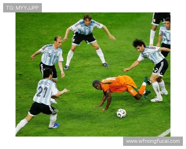 全球足球明星全名及其精彩瞬间图片汇总大揭秘